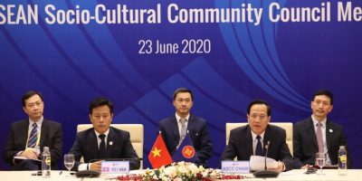 ASEAN LEADERS ENDORSE NEW DECLARATION ON HUMAN RESOURCES DEVELOPMENT ASEAN LEADERS ENDORSE NEW DECLARATION ON HUMAN RESOURCES DEVELOPMENT